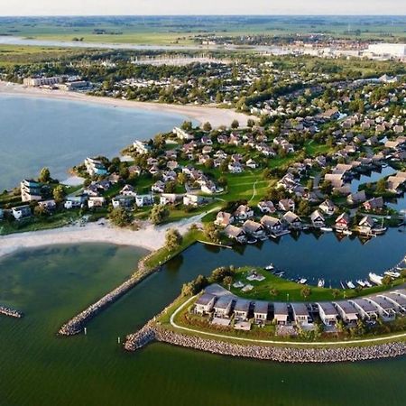 Beach Resort Makkum Bungalows Bagian luar foto