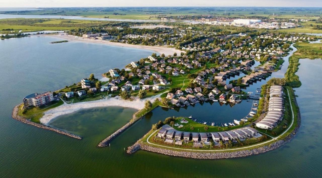 Beach Resort Makkum Bungalows Bagian luar foto