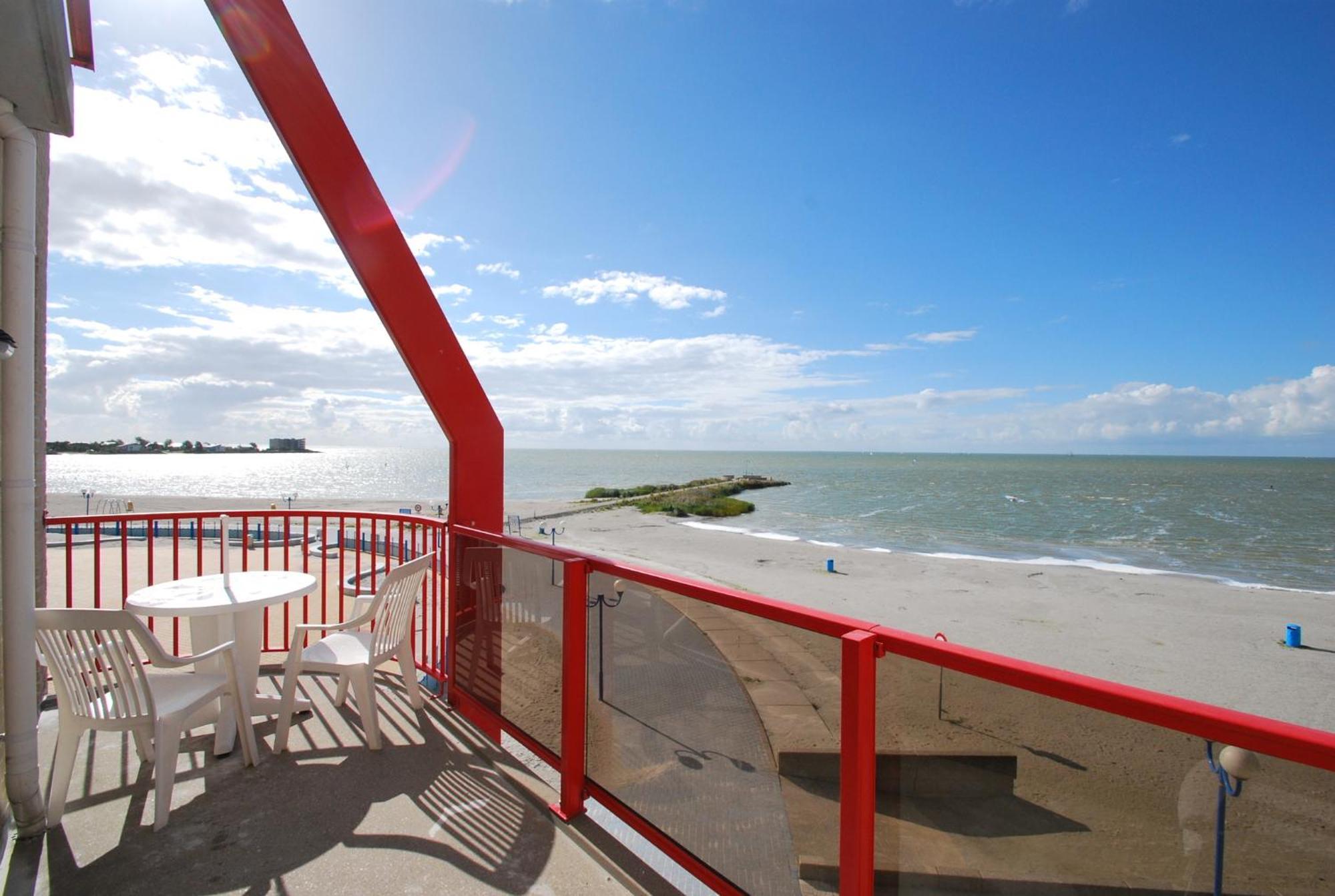 Beach Resort Makkum Bungalows Bagian luar foto