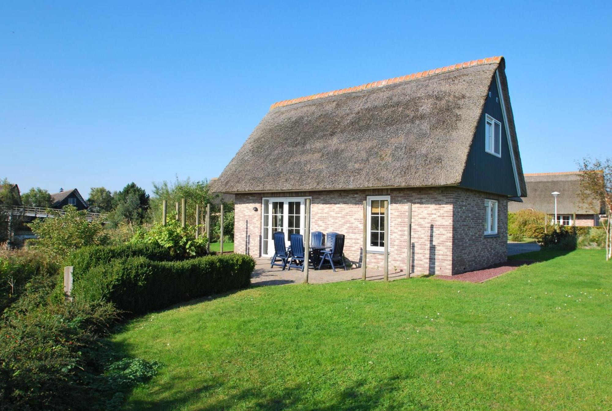Beach Resort Makkum Bungalows Bagian luar foto